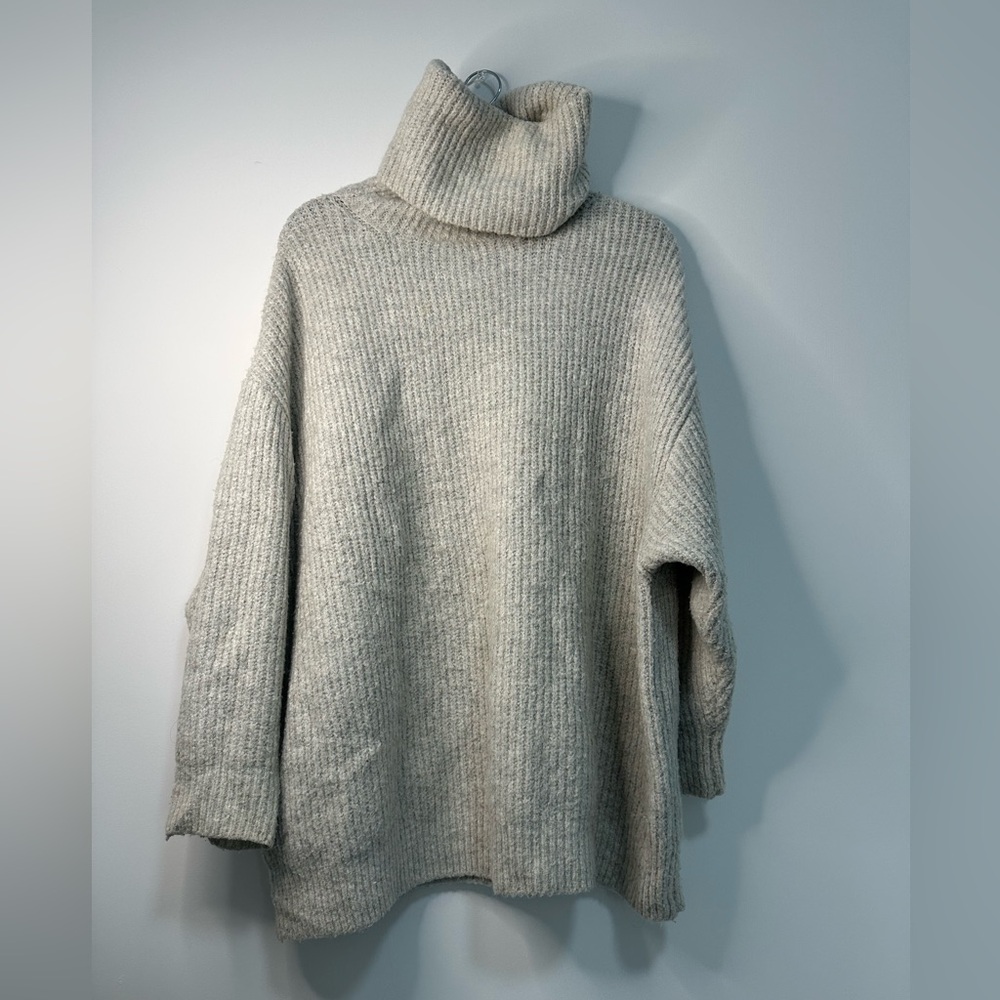ZARA KNIT TURTLE NECK SWEATER